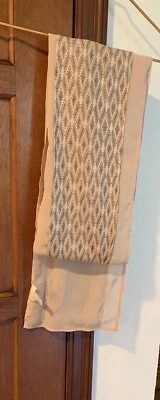 Chico’s Mujer Bufanda Oblonga Mantón Beige Brillante 68” Largo 9” Ancho Foto 1 de 4