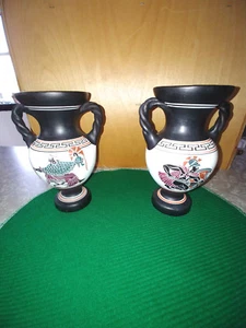 JUEGO DE 2 JARRONES GRIEGOS NEGROS CON FOTOS A JUEGO COMO NUEVOS. - Imagen 1 de 8