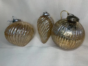 Gerippte Kugel Weihnachtsschmuck hellbraun oder hell bernsteinfarben groß 4" 3er Set Träne - Bild 1 von 7