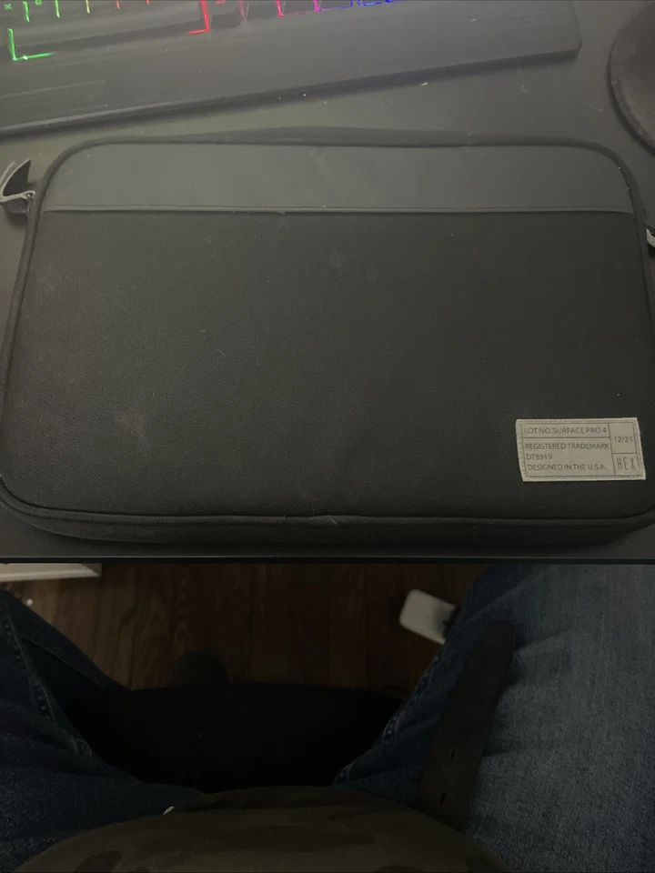 HEX Sleeve Case for Surface Pro 3 & 4 with Rear Pocket Black - Imagem 1 de 1