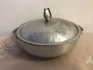 Vintage gehämmerte Aluminium Schüssel Schale mit Deckel und Tulpe Sammlerstück sehr hübsch - Bild 1 von 11