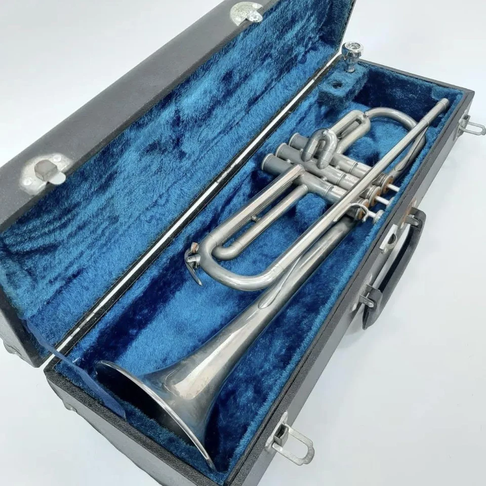 YAMAHA YTR-135 YTR135 Trumpet Silver Color with Hard Case Mouthpiece used Japan - Image 1 of 4