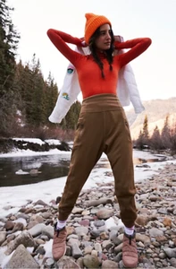 NEU Gr. L 128 $ Free People Movement Total Eclipse Jogginghose khaki braun Reißverschlusstaschen - Bild 1 von 4