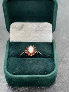 9ct Gold Fire Opal and Garnet Ring in Beautiful Condition Size R - Picture 1 of 8