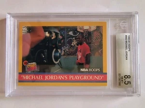 1990-91 NBA Hoops #382 Michael Jordan BGS 8,5 Michael Jordan's Playground - Imagen 1 de 4