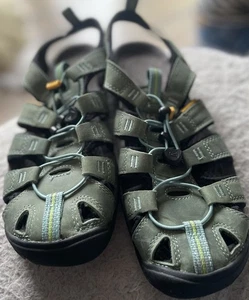 KEEN Sandalen Sandaletten Gr. EU 39,5 UK 6,5 US 9 neuwertig Grün Waterproof - Bild 1 von 8