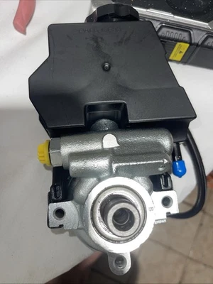 Power Steering Pump w/ Reservoir for Chevrolet Camaro Pontiac Firebird 1998-2002 - Image 1 of 4