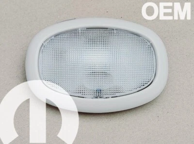 2004-2007 Chrysler Dodge lâmpada cúpula luz de leitura carga marfim Mopar fabricante de equipamento original OEM - Imagem 1 de 4
