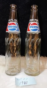 Lote de botellas de refresco vintage Pepsi Cola - 1981 vidrio transparente remolino 16 oz × 2 botellas - Imagen 1 de 13