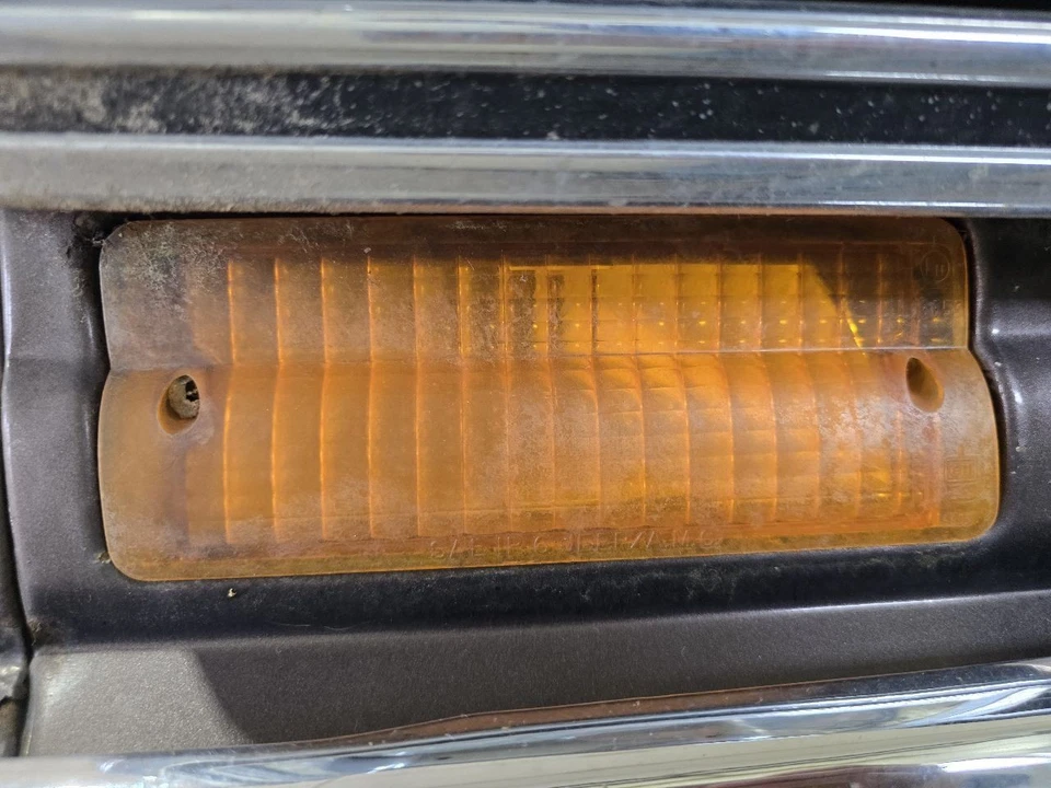 乘客转角/公园灯适用于 76-88 J-SERIES 卡车 645865 — 第 1/4 张图片