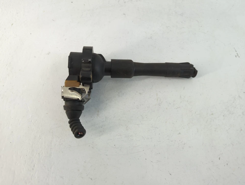 2001-2002 Bmw 525i Ignition Coil Igniter Pack EVHNI - Image 1 of 4