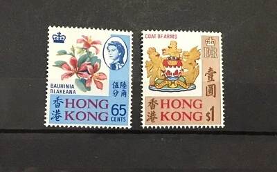 Sellos de flores y escudo de armas de Hong Kong 1968 montados como nuevos. Foto 1 de 2