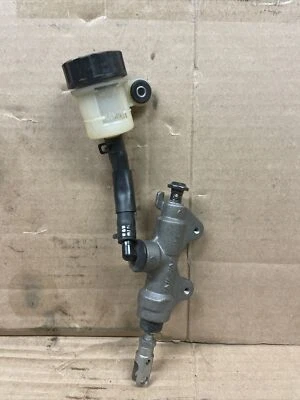 2016 Yamaha YZF R6R, главный цилиндр заднего тормоза от оригинального производителя No111723 - Изображение 1 из 4