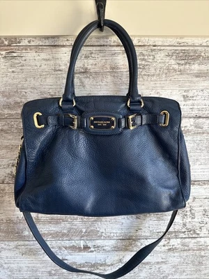 Bolsa de viagem Michael Kors Hamilton azul marinho com cinto tiracolo grande - Imagem 1 de 4