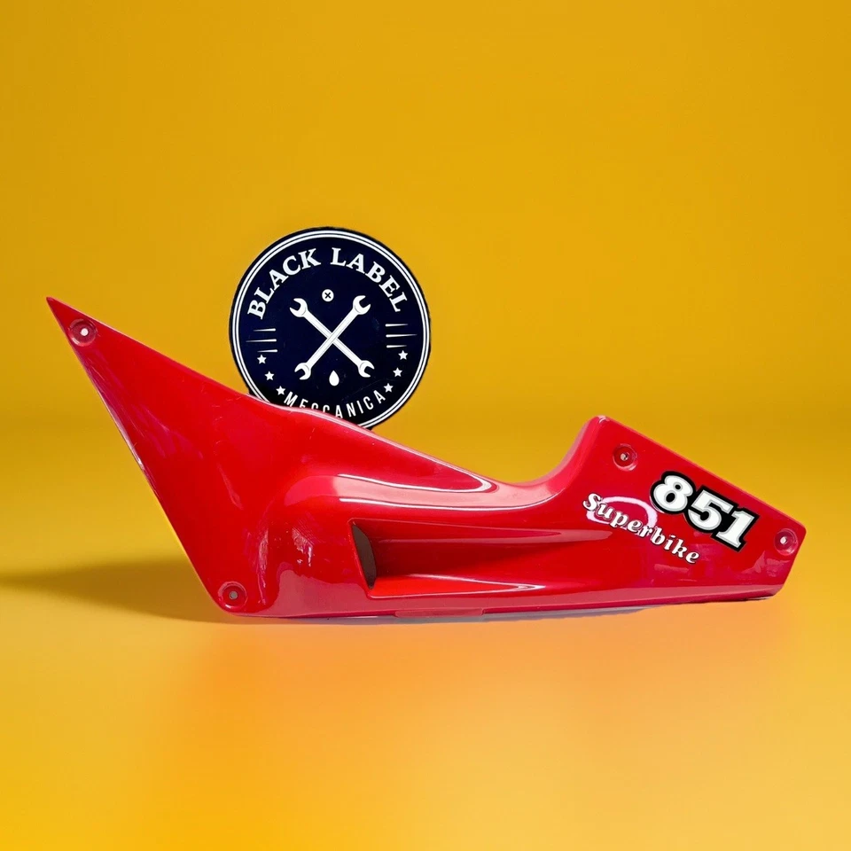 Carenado trasero izquierdo genuino Ducati 851 Strada 48230061A rojo 2 usado Foto 1 de 4