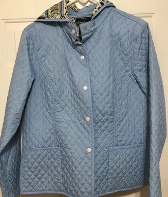 Chaqueta de Primavera Dennis Basso Azul Claro con Capucha Talla Grande Ligeramente Acolchada Foto 1 de 3