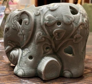 CELADON ELEPHANT CANDLE HOLDER FIGURINE - Picture 1 of 6