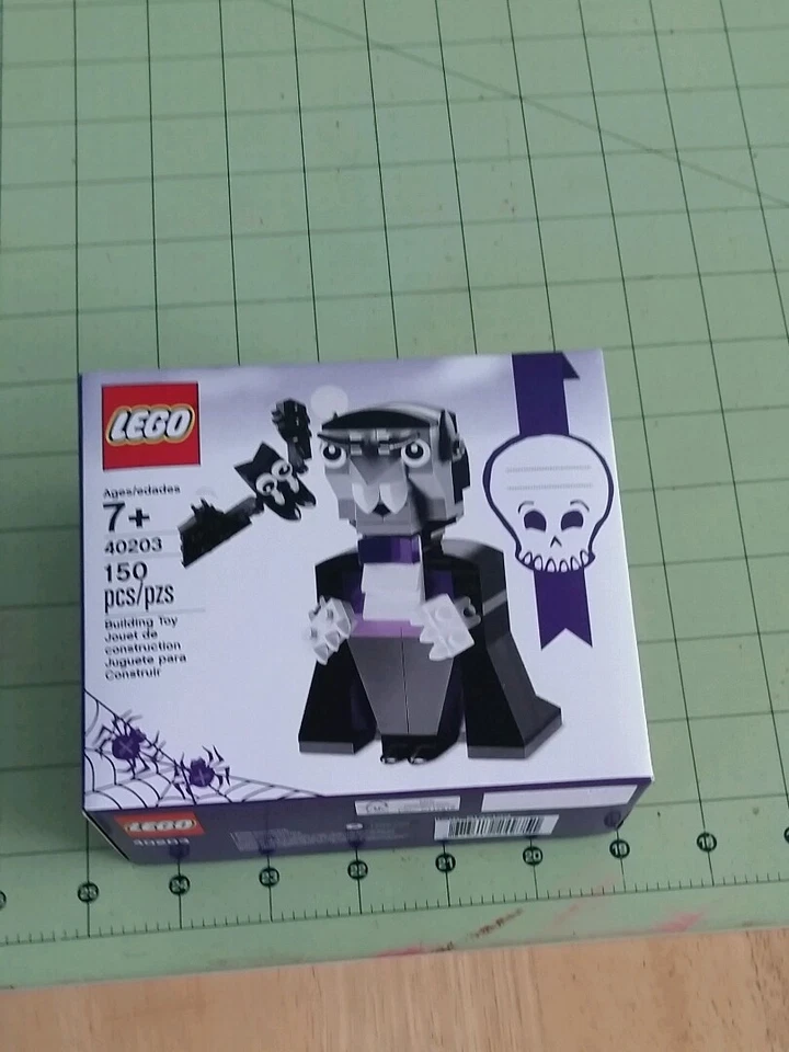 LEGO 40203 2016 Halloween Vampire and Bat Set 150pcs  - Image 1 of 1