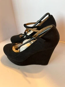 SODA Women's Black Suede Wedge Heel W/ Ankle Buckle Close Round Toe Sz. 5.5 - Picture 1 of 6