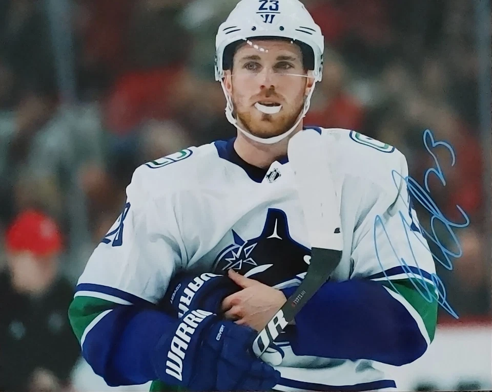 Foto firmada por Elias Lindholm 8x10 Vancouver Canucks autógrafo. Foto 1 de 1