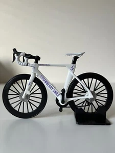 Road Bike Plastic Model Decorated In The Style Of Stella McCartney + Cannondale - Picture 1 of 8