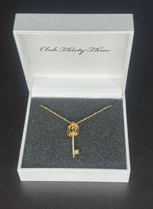 Club 33 Disneyland Exklusiv-Gold Schlüssel Halskette Versteckt Mickey Rebecca Haken Neu im Karton - Bild 1 von 4