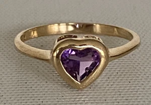 9ct Solid Yellow Gold Amethyst Heart Ring Size 6 1/2 / M - 1/2 - Picture 1 of 12