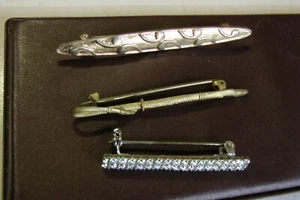 3 alte Broschen Anstecknadeln Konvolut  Längen: 6cm, 5,3cm und 3,8cm - Bild 1 von 1