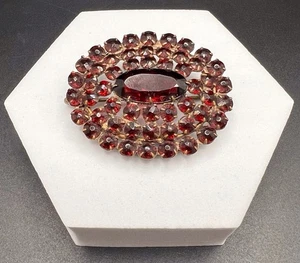 Vintage Garnet Red Glass CzechoSlovakia Signed Tiered Pin Brooch Gold Tone Metal - Picture 1 of 5