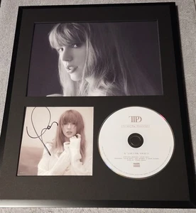 TAYLOR SWIFT SIGNED THE TOURTURED POETS DEPARTMENT PHOTO INCERT FRAMED SHOWGIRL - Picture 1 of 1