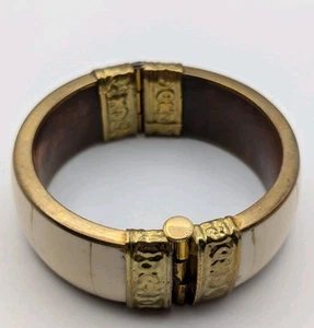 Vintage CHUNKY BOLD Bracelet Bangle Brass Tone Bone Hinged Pin - Picture 1 of 5
