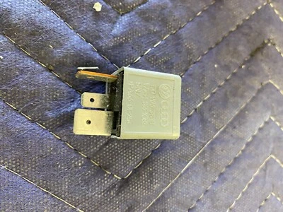 Relé 428 - VW Audi Jetta Golf GTI MK4 Passat Eurovan Audi TT - 1J0 906 381 B Foto 1 de 3