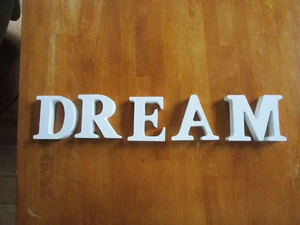 Deko Buchstaben Wunschtext DREAM weiß Holzbuchstaben 8 cm hoch, 2 cm dick - Bild 1 von 1