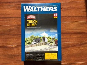 WALTHERS 1/87 HO SCALE CORNERSTONE TRUCK DUMP WITH CONVEYOR ITEM # 933-4058 F/S - Picture 1 of 4