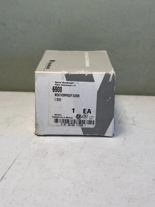 Daniel Woodhead 6900 Watertite Cover Assembly with 15A 125V outlet - Picture 1 of 3