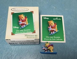 Hallmark 2002 Miniatura - Winnie The Pooh - En las pendientes - NUEVO - Imagen 1 de 2