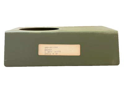 Bell 47 直升机支架 P/N 47-755-143-5 SA 047-755-143-005 全新 — 第 1/4 张图片