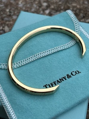 Tiffany & Co 18K Gold New York T Makers Narrow Oval Cuff Bracelet Solid 35.5 Grm - Image 1 of 4