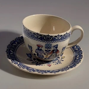 Taza y platillo de granito antiguo Johnson Bros Hearts and Flowers Staffordshire - Imagen 1 de 7