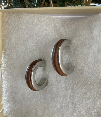 Pendiente de aro Ralph Lauren tono plateado con incrustación de cuero marrón marcado  Foto 1 de 4