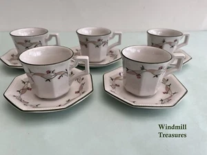 5 JOHNSON BROTHERS ETERNAL BEAU COFFEE CUPS & SAUCERS - GREAT CONDITION - Picture 1 of 10