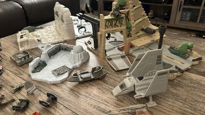 Big 1990's Star Wars Micro Machines Play sets lot with figures and ships - Изображение 1 из 4