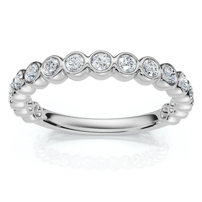 Alianza de aniversario de oro blanco de 14 quilates con bisel apilable de 1/2 quilate Foto 1 de 4