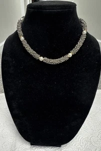 Collar vintage plateado tono caviar cuentas con perlas de imitación 16" con cierre de palanca - Imagen 1 de 8