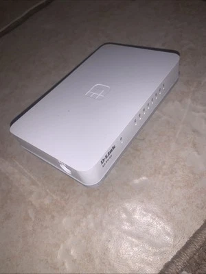 D-Link GO-SW-8G Network Switch - Image 1 of 4