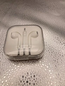 Apple Earpods Headphones with 3.5mm Plug Wired Microphone Built-in Remote Earbud - Picture 1 of 8