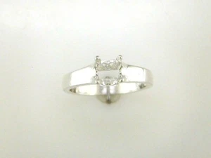 Anillo Redondo Tulipán Solitario Ajuste Plata de Ley - Imagen 1 de 1
