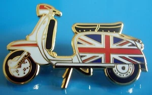 Lambretta Scooter SX Union Jack Enamel Pin Badge - Gold - Picture 1 of 2