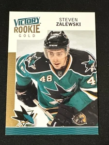2009-10 Upper Deck Victory Rookie Gold 328 Steven Zalewski San Jose Sharks - Picture 1 of 2