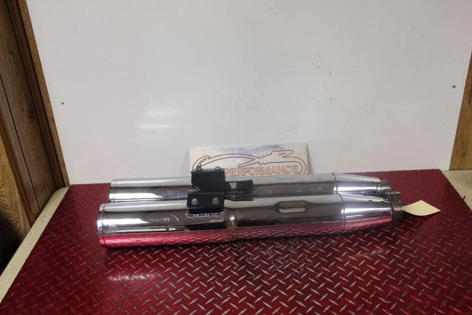 2010 HARLEY STREET GLIDE VANCE & VINES EXHAUST SLIP ONS COMPETITION SERIES EG129 - Image 1 of 4